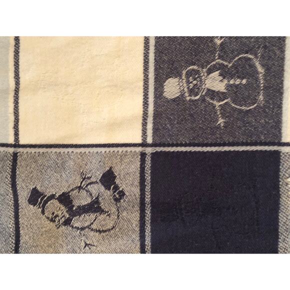 Tablecloth Checkered white and navy blue snowman Christmas table cloth 92 x 54 - Picture 4 of 4